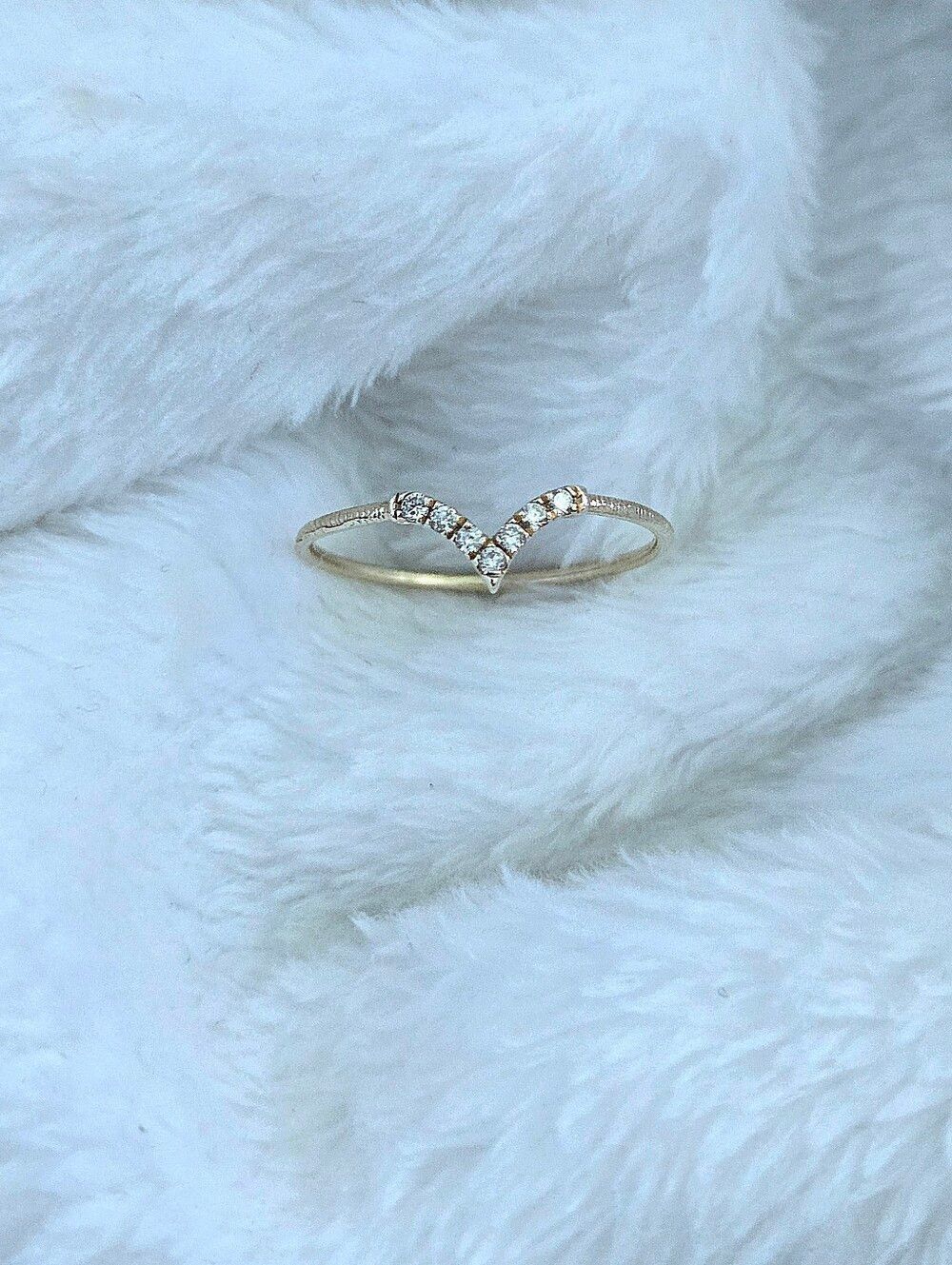 Keren Wolf🐺 Dainty 14K Gold💛 Chevron Ring💍 with Seven7️⃣ Dainty Diamonds💎